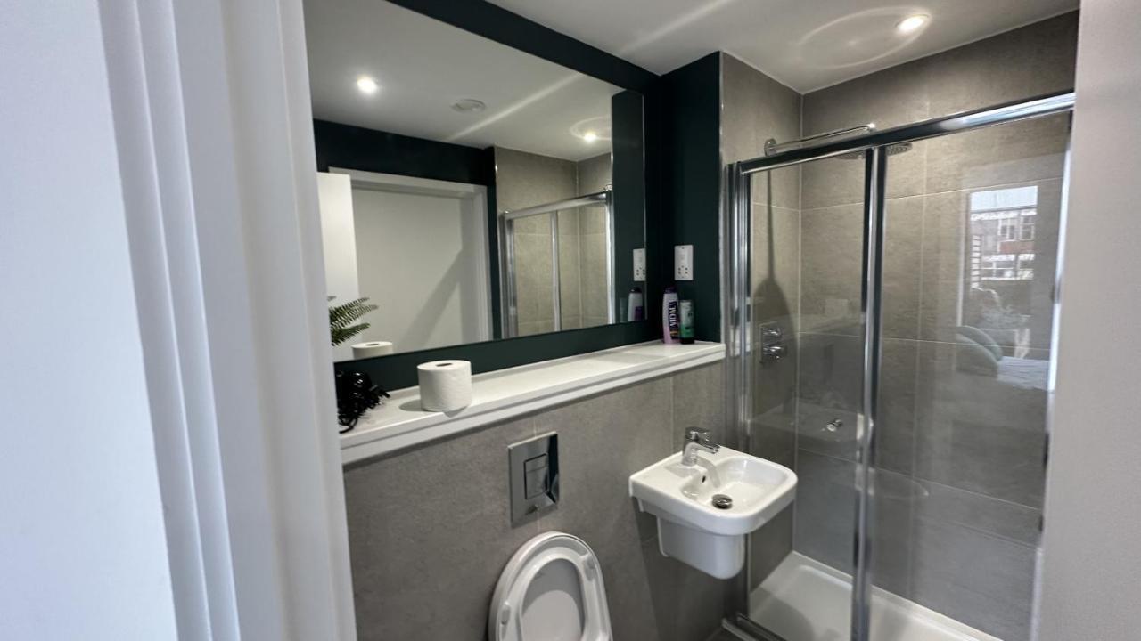 Lux Livin' Apartments - Luxury 2 Bed Apartment With Sky Garden マンチェスター エクステリア 写真