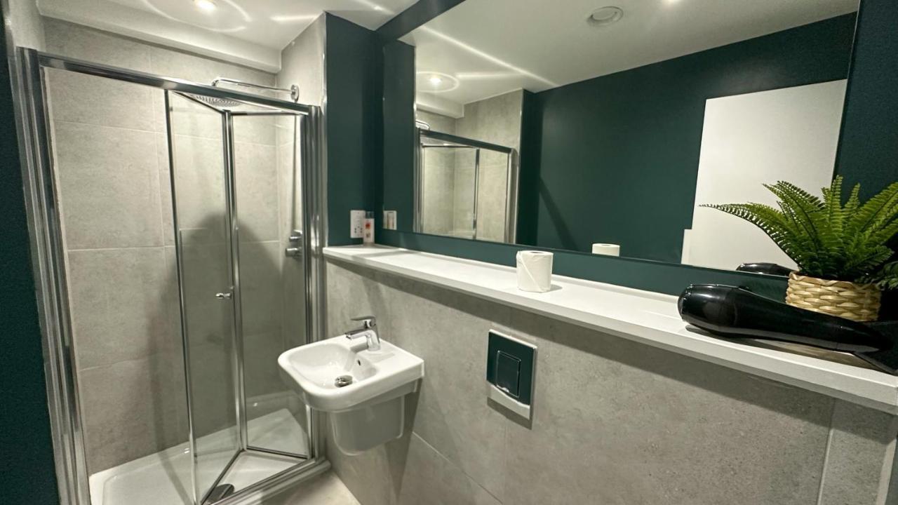 Lux Livin' Apartments - Luxury 2 Bed Apartment With Sky Garden マンチェスター エクステリア 写真