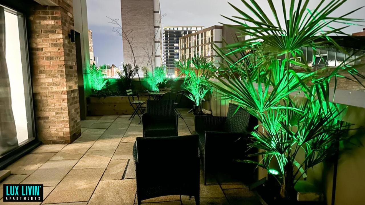 Lux Livin' Apartments - Luxury 2 Bed Apartment With Sky Garden マンチェスター エクステリア 写真