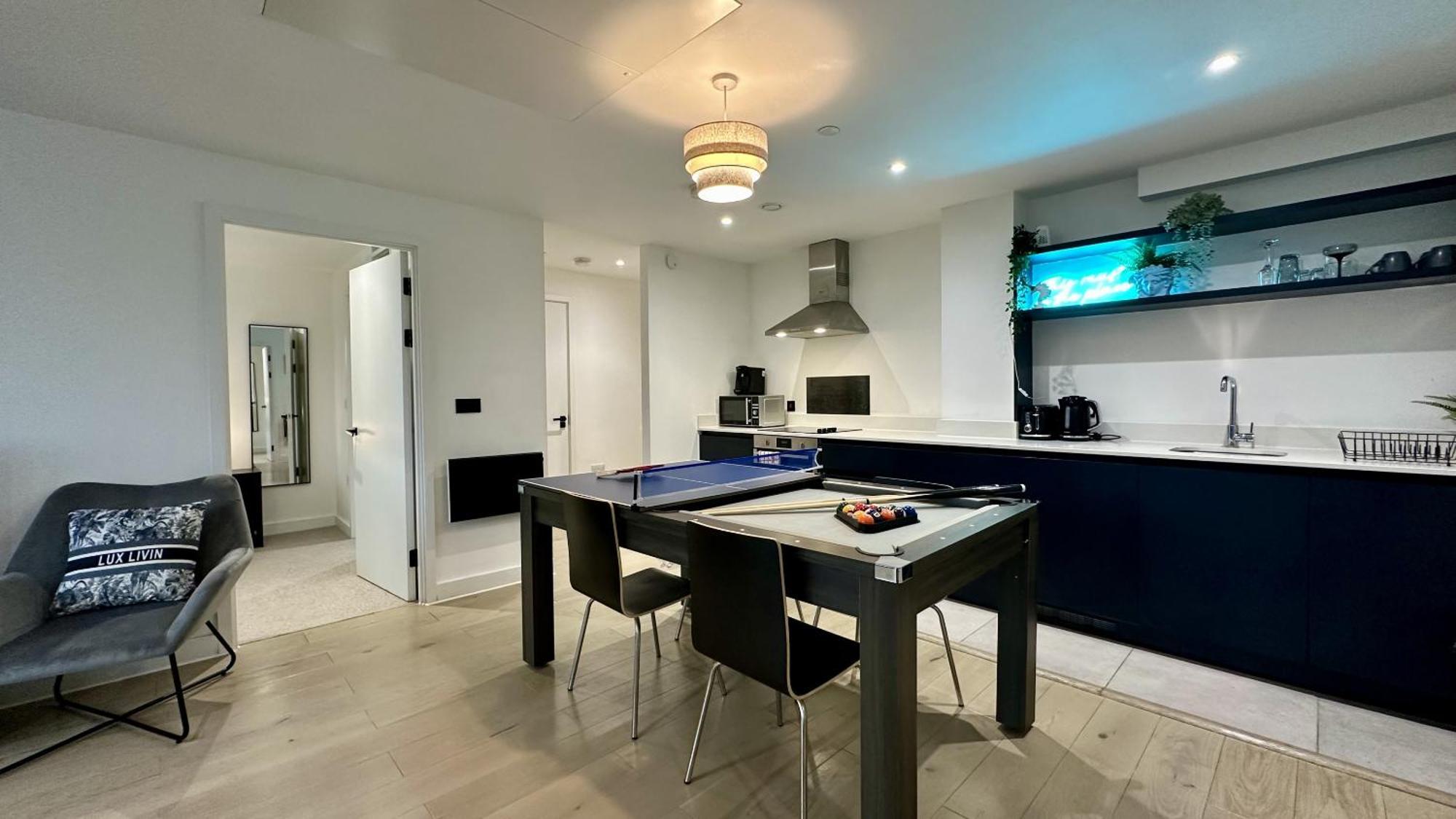Lux Livin' Apartments - Luxury 2 Bed Apartment With Sky Garden マンチェスター エクステリア 写真