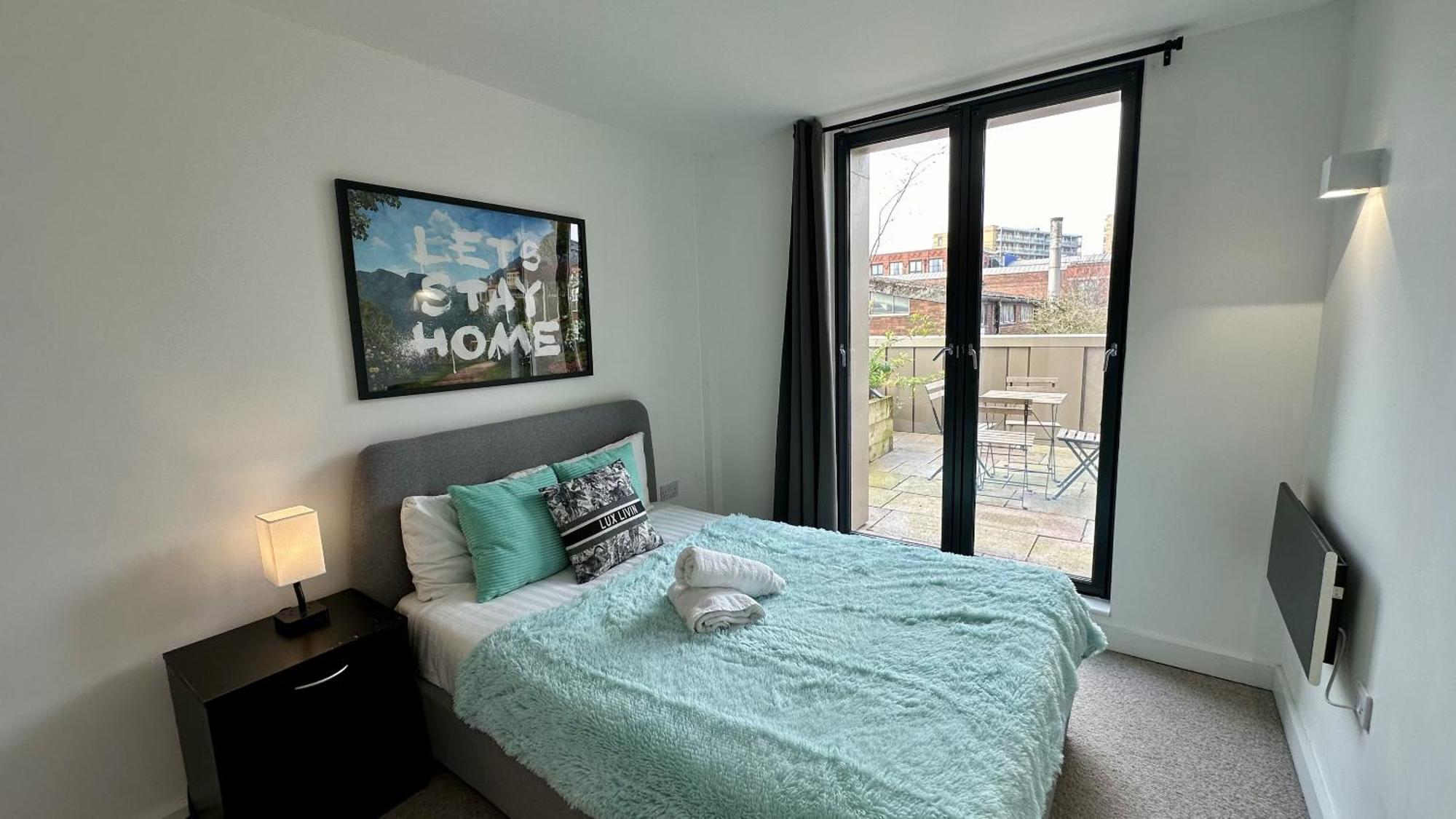 Lux Livin' Apartments - Luxury 2 Bed Apartment With Sky Garden マンチェスター エクステリア 写真
