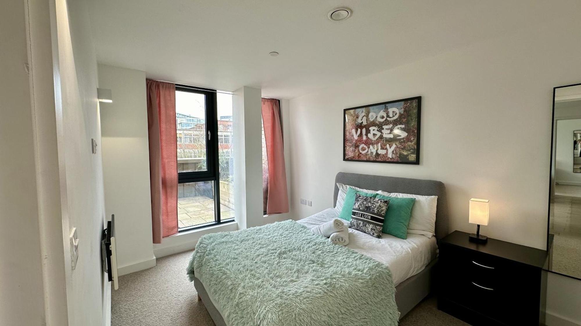 Lux Livin' Apartments - Luxury 2 Bed Apartment With Sky Garden マンチェスター エクステリア 写真